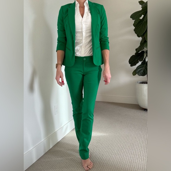 The Limited Women’s Suit. One-Button Blazer (XS) & Straight Leg Trouser (0) - Picture 6 of 16